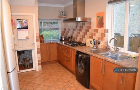 3 bedroom semi-detached house to rent - Photo 5