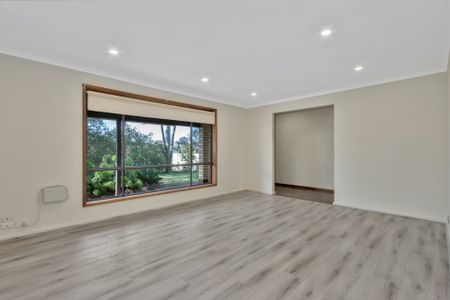 Charming 3 Bedroom Home in Leafy Hope Valley! - Photo 5