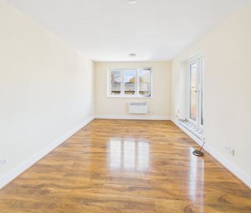 9 Hencroft Street North, Slough, Berkshire,SL1 - Photo 4