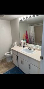 Condo Abbotsford BC 1 bed 1 bath 700 sqft - Photo 3