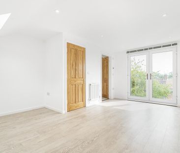 4 bedroom semi-detached house to rent - Photo 4