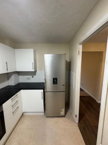 3 Bed Terraced House, Badminton Mews, E16 - Photo 5