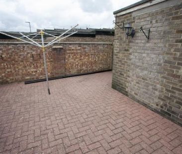 3 bedroom end of terrace house to rent - Photo 6