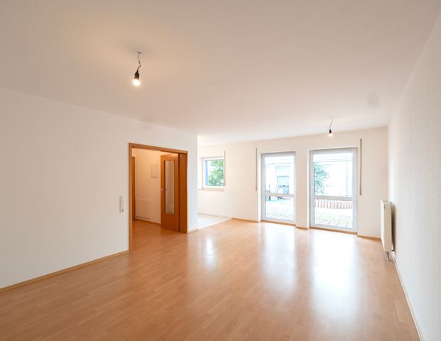 1-Zimmer Erdgeschosswohnung mit Terrasse und Tiefgaragenstellplatz - Photo 1