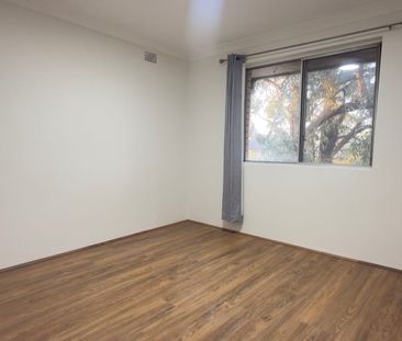 TWO BEDROOM UNIT IN THE HEART OF OF GUILDFORD - 550 PW - Photo 3