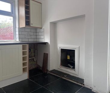 4 bedroom semi-detached house to rent - Photo 2