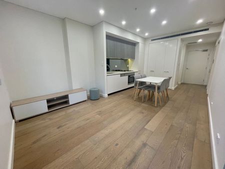 Modern Fully Furnished 1-Bedroom Plus Study Apartment in the Heart of Waterloo - Photo 2