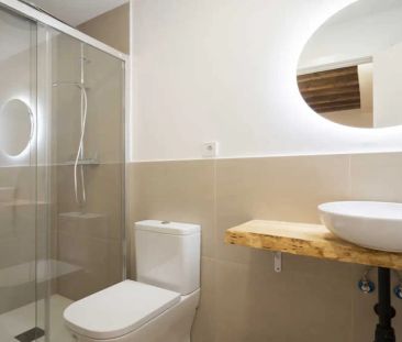 Room in a shared 16-bedroom apartment for rent in Sol, all bills included - Foto 6