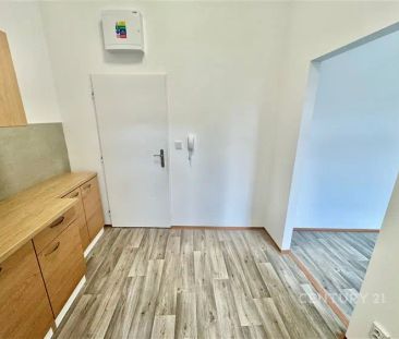 Pronájem bytu 1+kk na ulici Tkalcovská - Photo 2