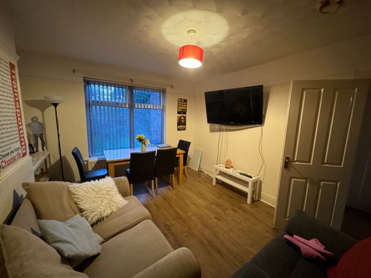 4 Bed Semi-Detached House, Brentbridge Road, M14 - Photo 1