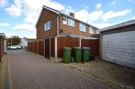 3 bedroom semi-detached house to rent - Photo 2