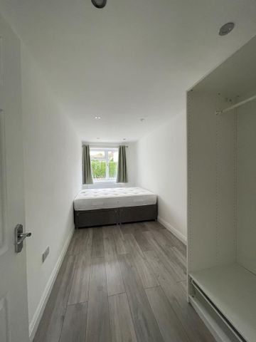 4 bedroom end of terrace house to rent - Photo 4