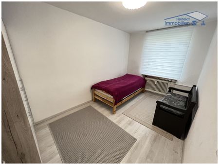 Komplett möblierte 3-Zimmer-Wohnung mit Balkon, Aufzug und Einbauküche in zentraler Lage - Photo 5