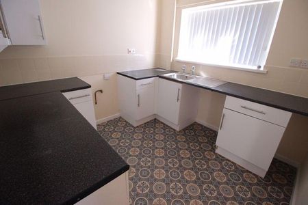 2 bedroom terraced house to rent - Photo 3