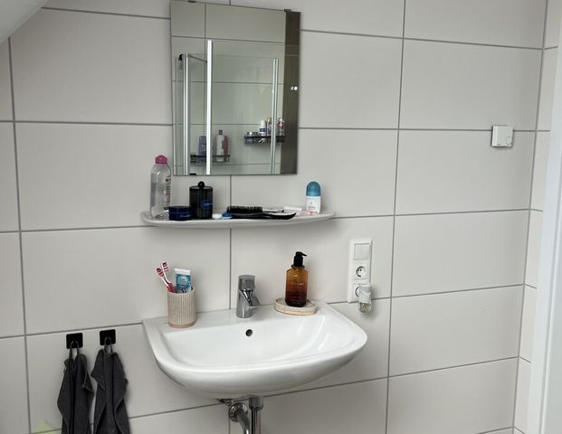 Wohnen in einer gemütlichen und modernen Oberwohnung in Veenhusen! - Foto 1