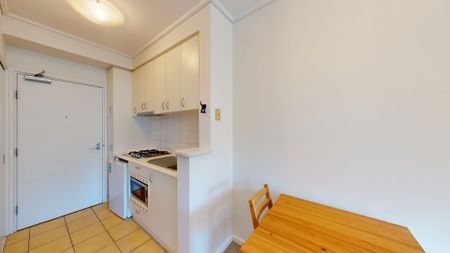 Fully Furnished Studio with Resort-Style Facilities on Lygon Street - Photo 2