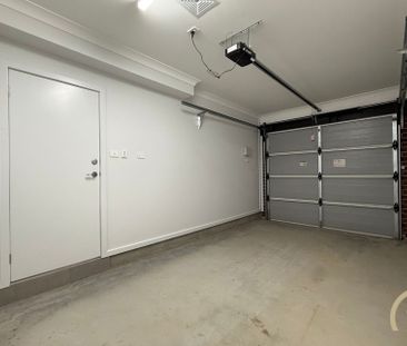 Brand New 4 Bedroom Home&comma; Located in Austral&excl; - Photo 1