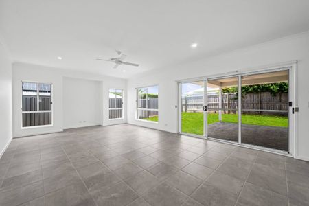 Brand New Modern Family Home in Idyllic Cooroy Location - Photo 3