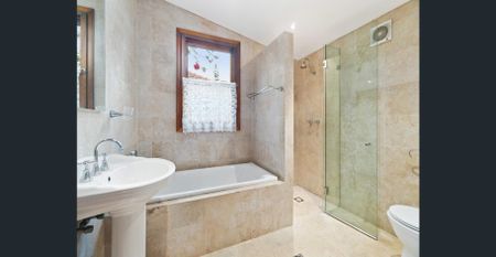 Spacious Family Home - Photo 5