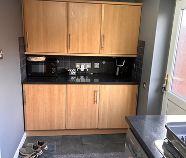 1 bedroom in a house share to rent - Photo 3