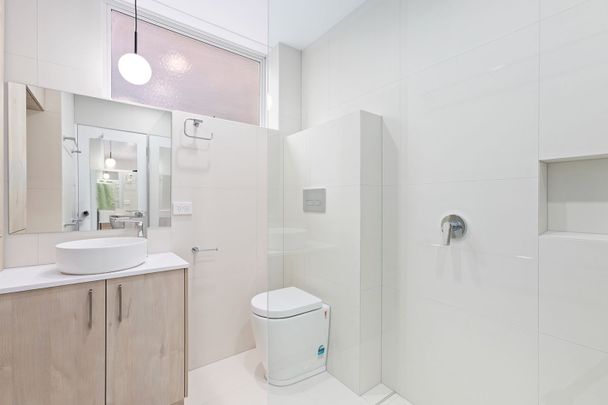 Boutique “Belleview” – Stylish Ground-Floor Living in Elwood - Photo 1