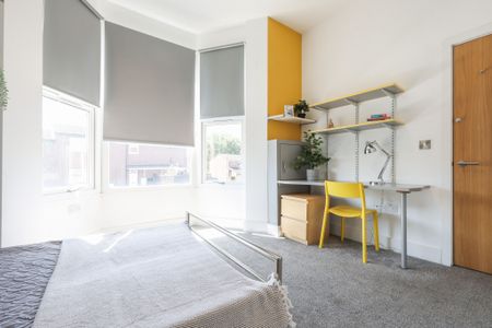 Kendal Lane, Hyde Park, Leeds - Photo 4