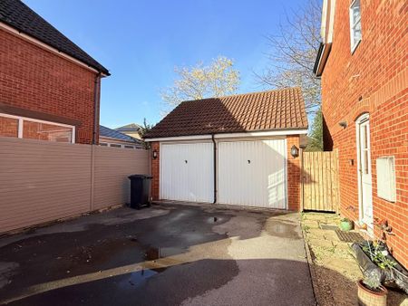 4 bedroom detached house to rent - Photo 2