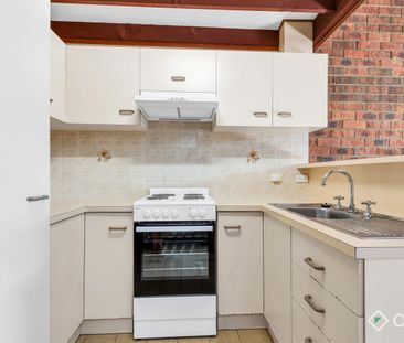 REFURBISHED 1 BEDROOM LOFT STYLE UNIT - GREAT LOCATION - Photo 6