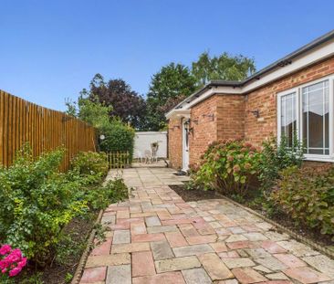4 bedroom end of terrace house to rent - Photo 2