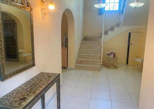 FOR RENT: SPACIOUS AND ELEGANT VILLA IN MORAIRA with 4 bedrooms for LONG TERM