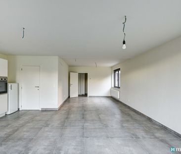 INSTAPKLAAR GELIJKVLOERS APPARTEMENT MET 2 SLAAPKAMERS TE MOPERTINGEN (BILZEN) - Photo 1