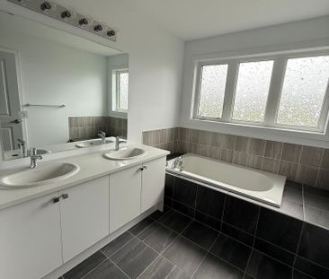 For Lease - 10 Blue Forest Crescent, Barrie, Ontario - Photo 1