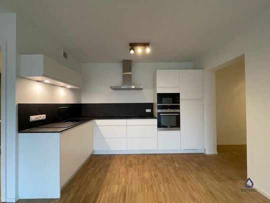 Appartement met 1 slaapkames op toplocatie - Photo 1