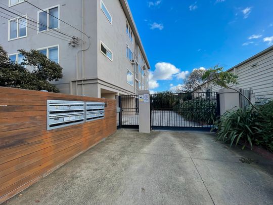 2-Bedroom Apartment in the Heart of Brunswick! - Photo 1