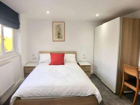 Pyrford Road, Woking, Surrey, GU22 - Photo 4