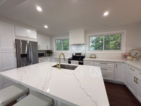 For Lease - 494 Dean Avenue, Oshawa, Ontario - Photo 4