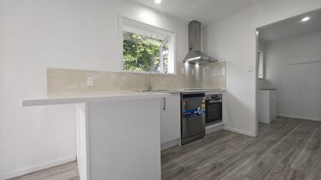 Property Management13A Aralia Road, Sunnynook - House for Rent - Photo 3