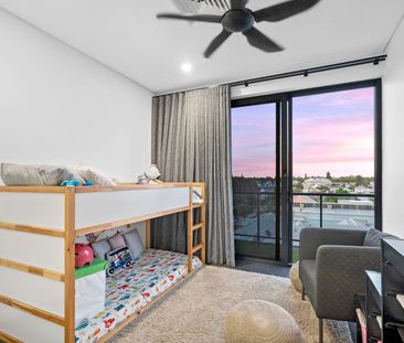 SPACIOUS TOP-FLOOR LIVING WITH STUNNING VIEWS! - Photo 5