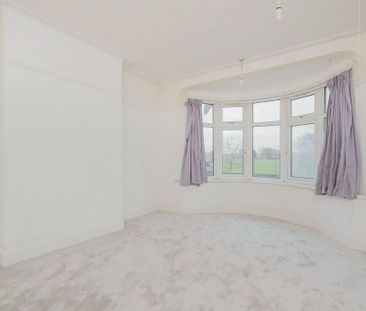 4 bedroom terraced house to rent - Photo 3