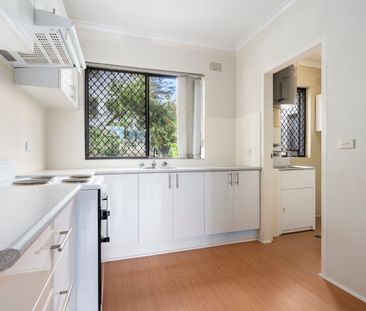 2 BEDROOM UNIT - 450M TO KINGSWOOD STATION - Photo 3