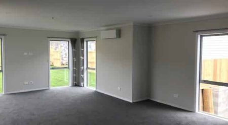 Highly desirable home in Hamilton North - Photo 2