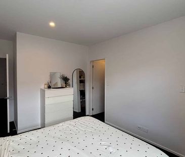 SPREYDON - LARGE LUXURIOUS TOWNHOUSE, TWO BEDROOMS, TWO BATHROOMS - Photo 3