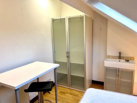 1 bedroom in a house share to rent - Photo 4