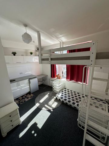 Studio to rent - Photo 3