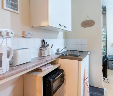 Studio Flat, Stanley Gardens, NW2 - Photo 2