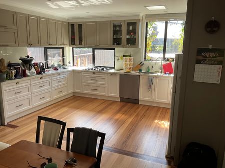 Blackburn South - Photo 2