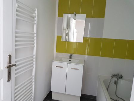 Location Appartement 3 pièces 76m² MAING 59233 - Photo 2