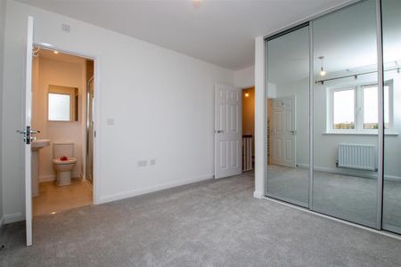 3 bedroom semi-detached house to rent - Photo 3
