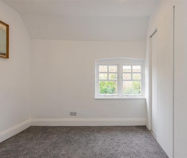 2 bed House - Mid Terrace To Let - Photo 1