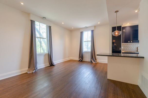 For Lease - 215 Carlton Street Unit# Unit 2, Toronto, Ontario - Photo 1